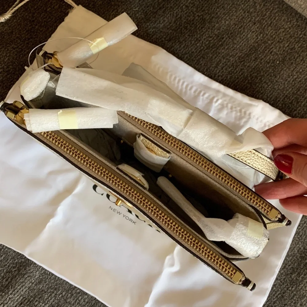 Authentic COACH 1941 Pebbled metallic gold leather 2 zip/Snap/Turnlock Crossbody - Picture 8 of 16